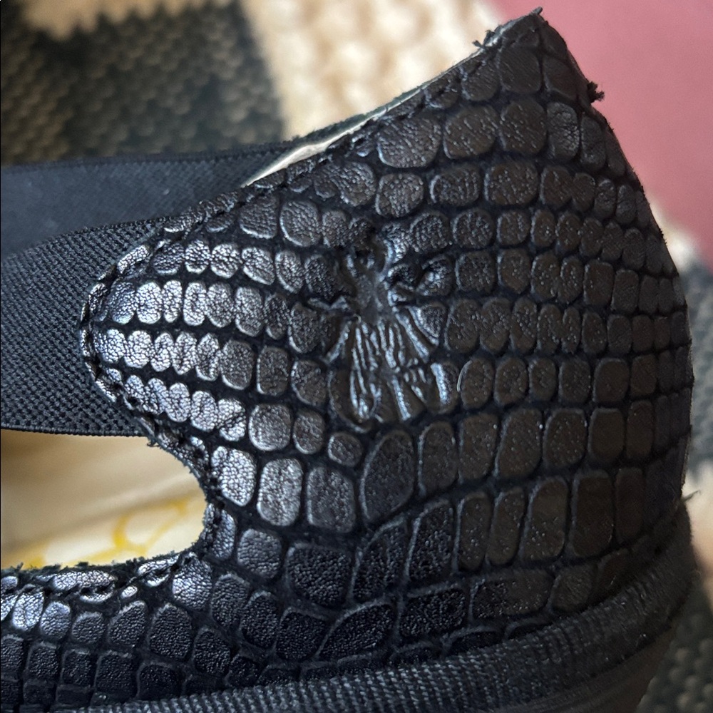 Fly London Black Leather Wedges - Snake Embossed Detail - Like New! Size 38/7.5 - Picture 7 of 8
